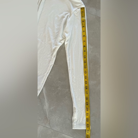 SPANX Turtleneck Size Medium Creamy Color Long Sleeve Seamless Soft Blend Fabric - Picture 4 of 6